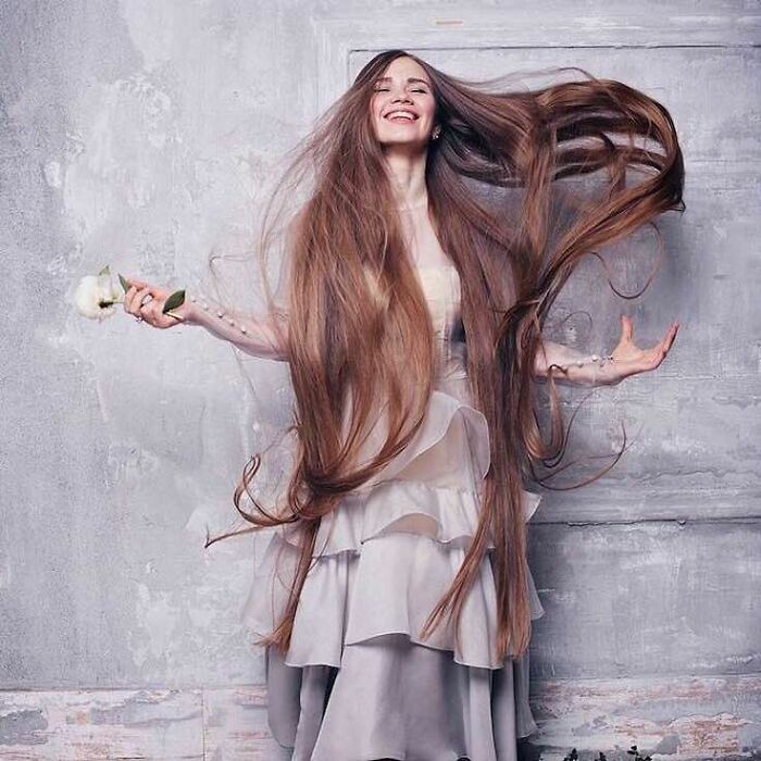 Rapunzel en la vida real: Esta mujer muestra lo que ocurre cuando no te cortas el pelo en 23 años