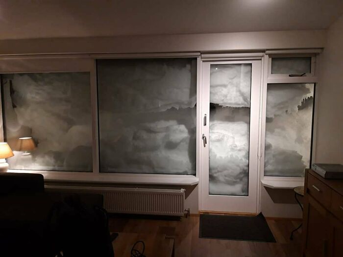 Mi hermana alquiló un apartamento en el norte de Islandia durante Navidad y esta era la vista