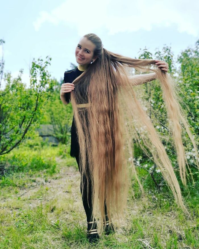 Rapunzel en la vida real: Esta mujer muestra lo que ocurre cuando no te cortas el pelo en 23 años