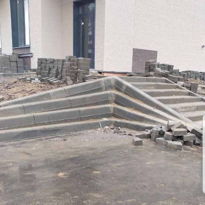 30 Construction Solutions That Don't Solve Problems, Only Create Them, As Shared By This Instagram Account (New Pics)