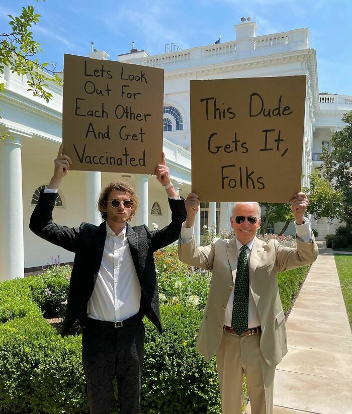 Dude Keeps Protesting Annoying Everyday Things With Funny Signs (30 New Pics)