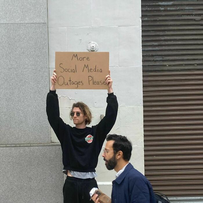 Dude Keeps Protesting Annoying Everyday Things With Funny Signs (30 New Pics)