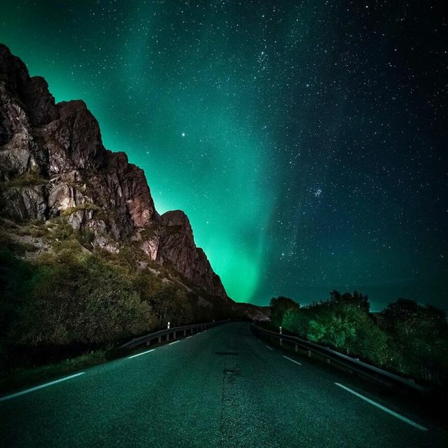 Así es como se ven las islas del Ártico en las cuatro estaciones del año, según la entrevista con el artista "cazador de auroras"