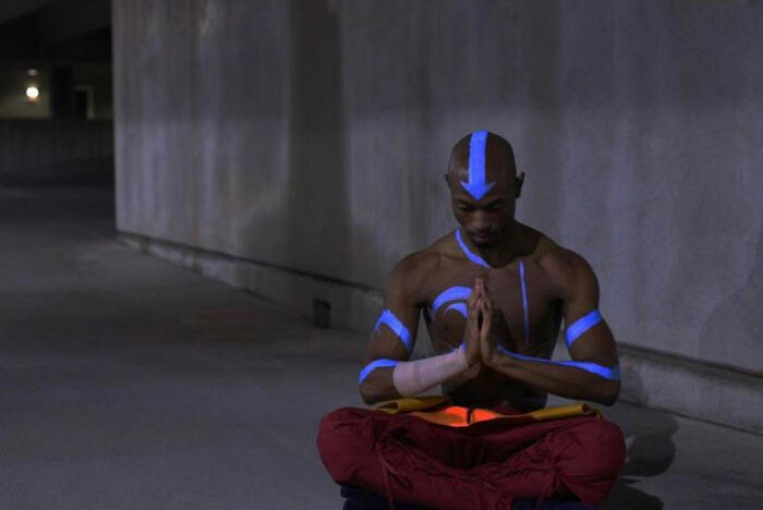 El disfraz de Airbender de un amigo para Halloween