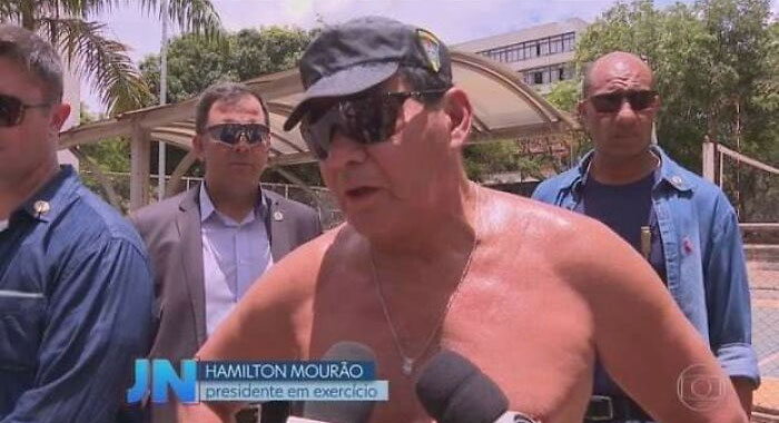 El vicepresidente de Brasil dando una entrevista 
