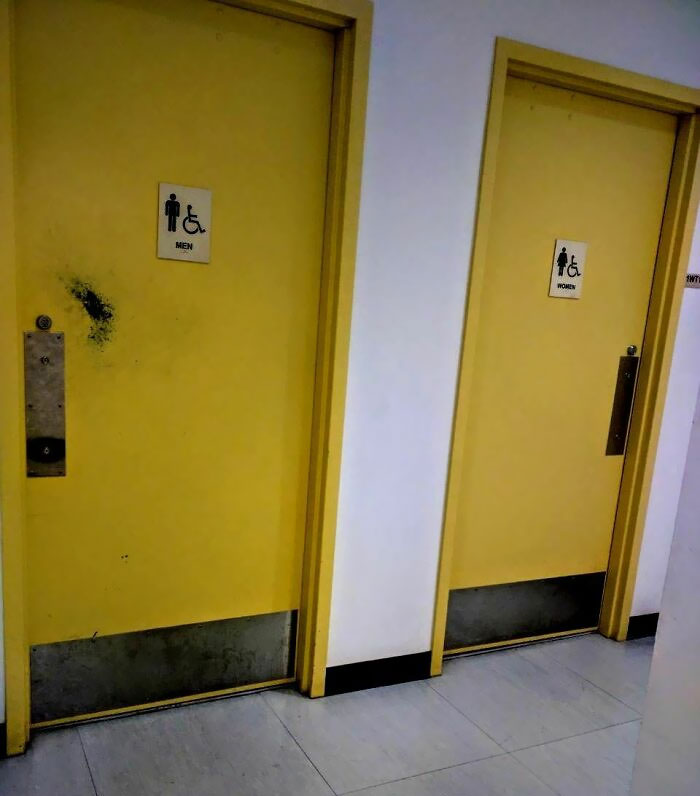 Los baños en mi universidad de ingeniería