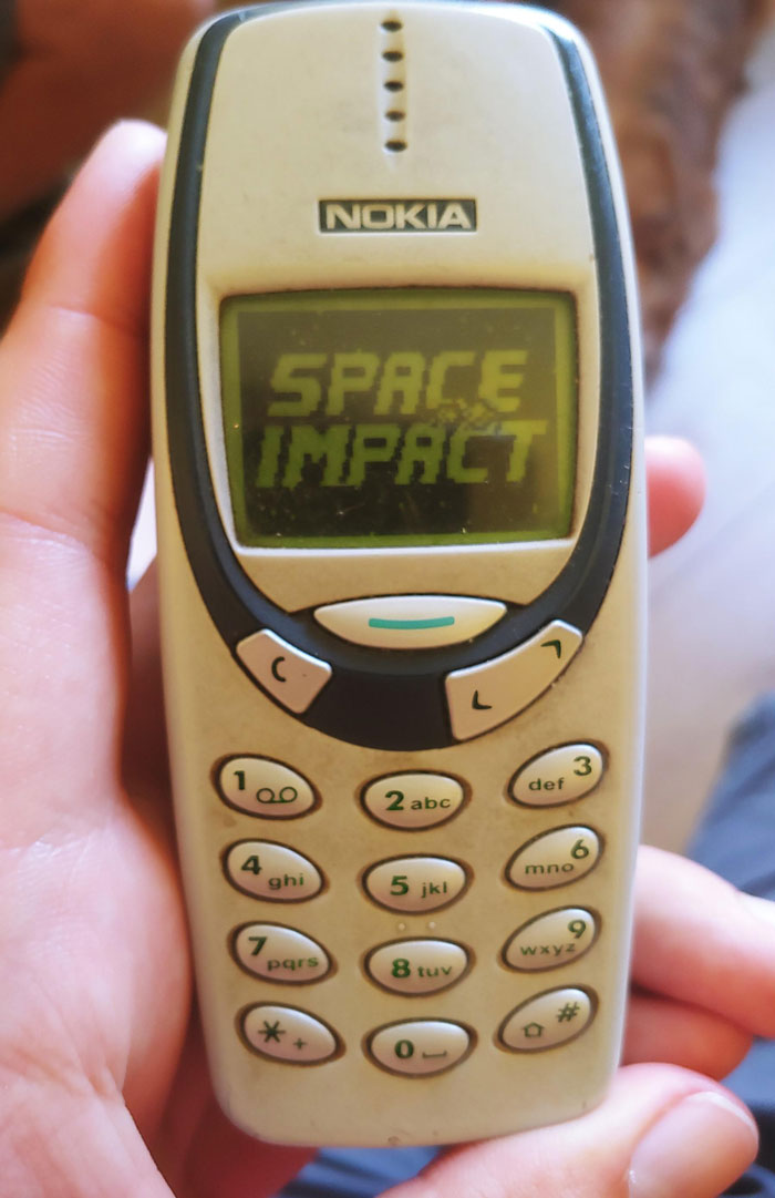 Hoy una señora de 70 años me ha traido su nokia 3310 para cambiarle la batería, y no me pude resistir