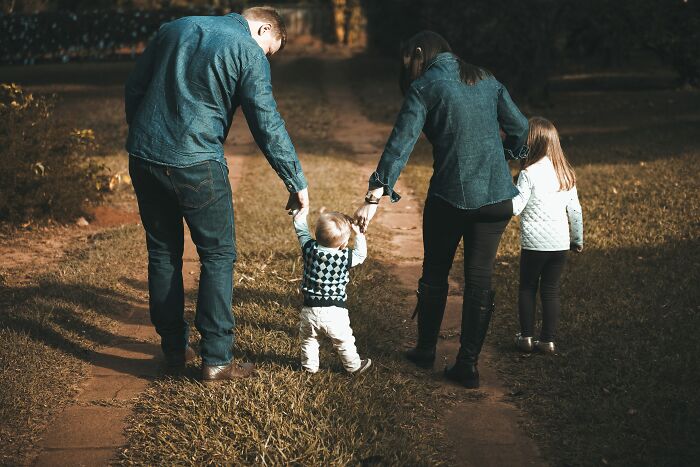 25 Personas comparten qué rasgos demuestran que una persona no fue lo bastante querida por sus padres en su niñez