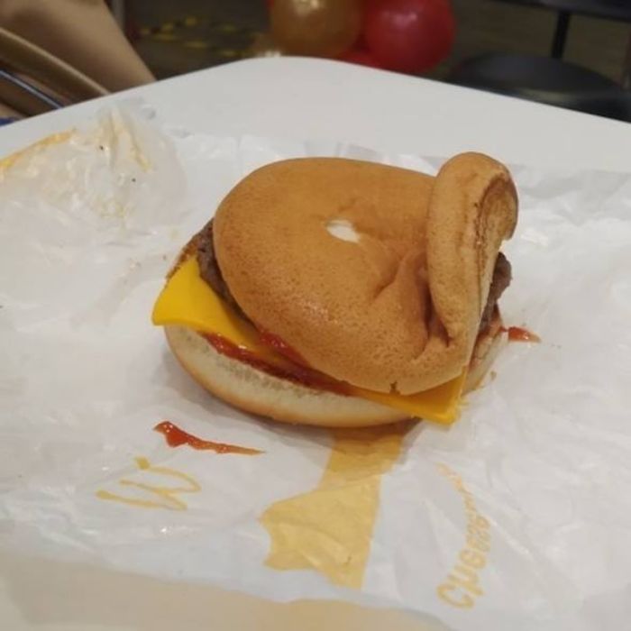 Customers Share Their Worst McDonald’s Orders On This Instagram Account (30 Pics)