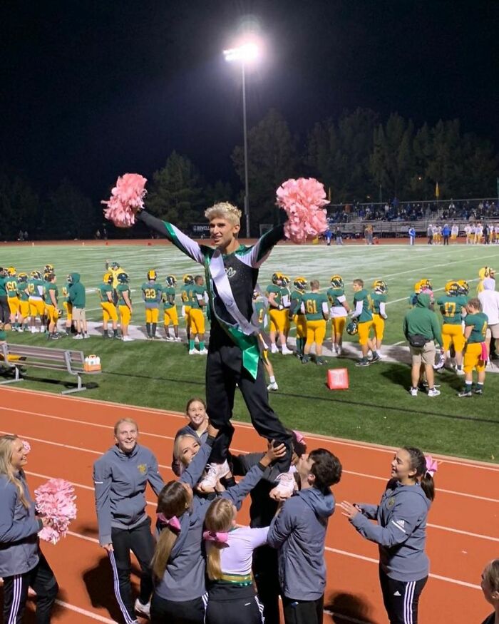 Este es Zachary Willmore, el primer chico en convertirse en reina del baile de homecoming