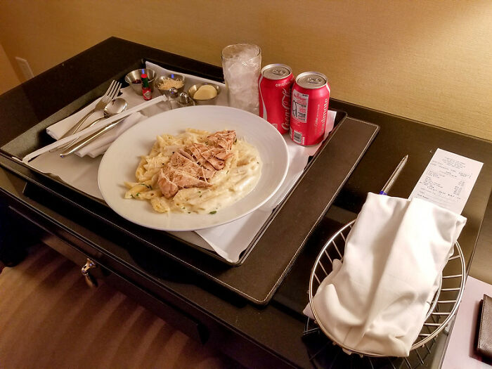 20 Platos que la gente debería dejar de pedir, según revelan empleados de comida rápida