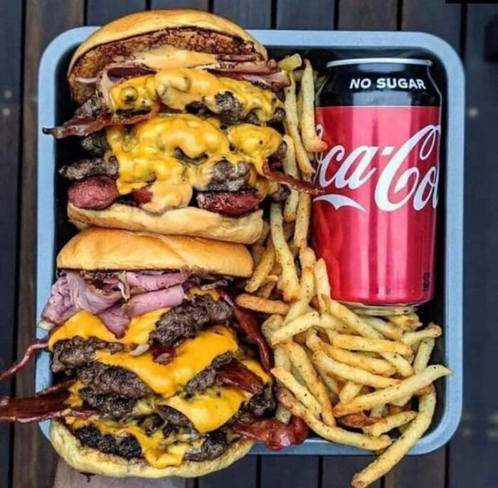 4 hamburguesas y el ‘Sin Azúcar’ hacen que todo esto sea estúpido. Bonito, pero sigue siendo estúpido