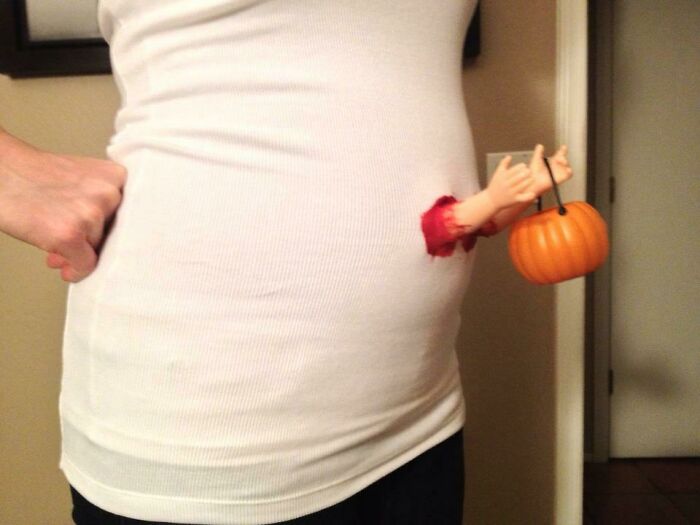Aunque mi esposa solo tiene 16 semanas de embarazo, no queríamos que nuestro bebé se perdiera Halloween
