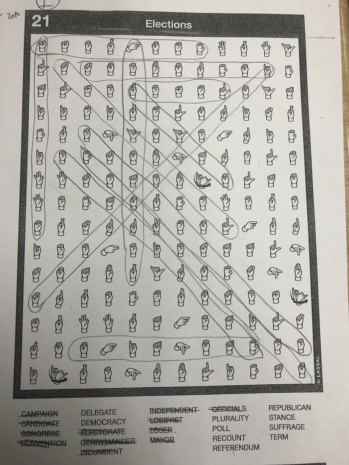 Nuestro profesor nos hizo hacer sopa de letras en lenguaje de señas estadounidense para practicar la ortografía de los dedos