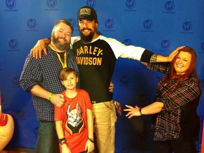 Esa vez que conocimos a Jason Momoa y a mi marido se le ocurrió esta gran idea. Dos años después y no me he lavado el pelo