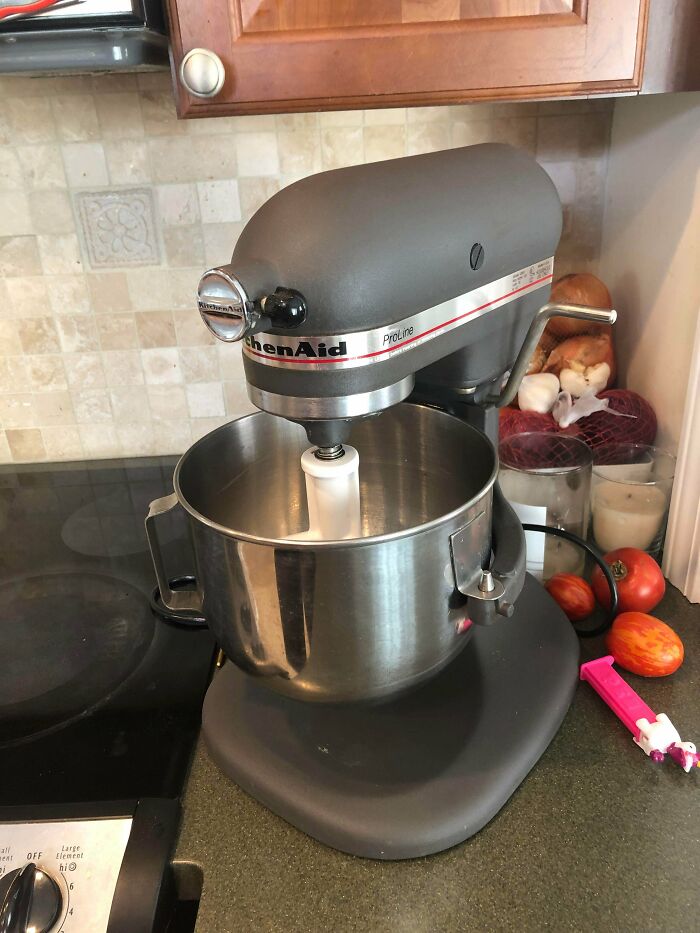 Acabo de comprar esto usado por 90 dólares para mi esposa que ama la repostería. ¿Cómo lo conseguí?