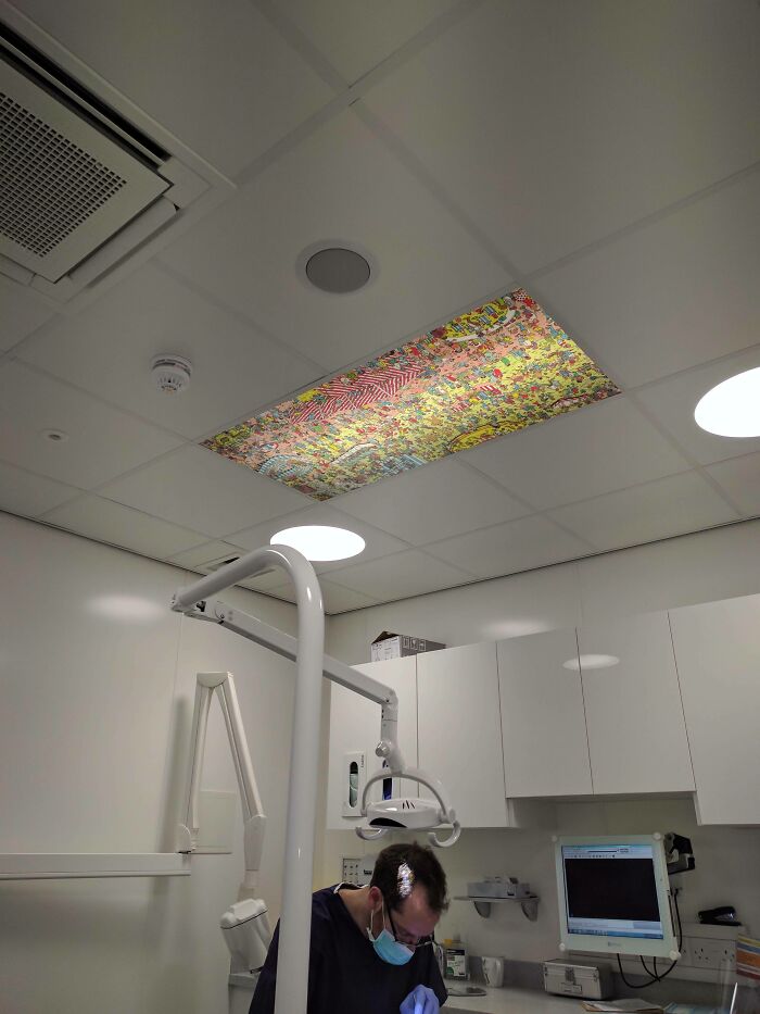 Mi dentista local tiene un techo "¿Dónde está Wally?" Para los pacientes durante las citas