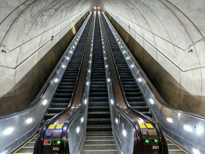 Las escaleras mecánicas de la estación de metro de Wheaton son las más largas del hemisferio occidental, con 70 metros de largo. Me sorprende que aquí no se haya filmado ninguna escena de una película de acción