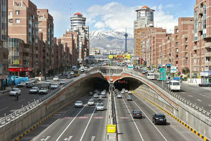 La autopista urbana subterránea de Teherán, Irán