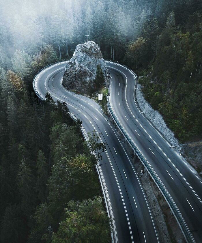Una curva en B31, 79874 Breitnau, Alemania