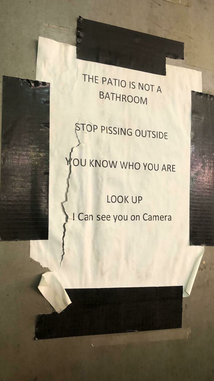 Triste cartel en el trabajo