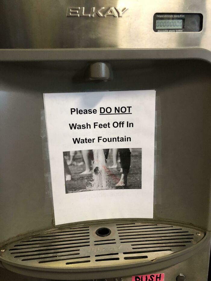 En una fuente de agua para beber