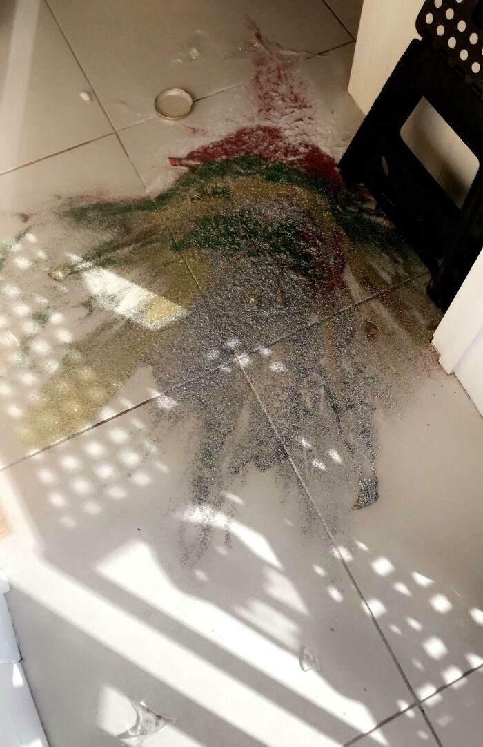 Nada mejor para empezar la mañana que tirar un tarro lleno de purpurina