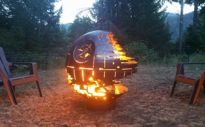 Hoguera de la Estrella de la Muerte increíblemente precisa