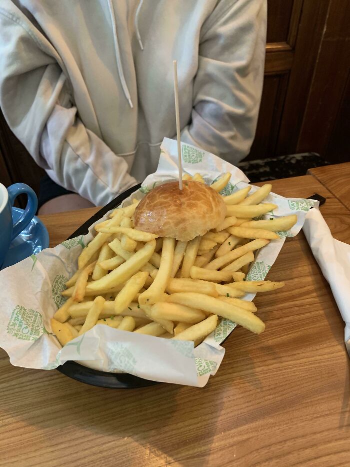 Mi amigo pidió un sándwich de patatas fritas en un bar y esto fue lo que le dieron