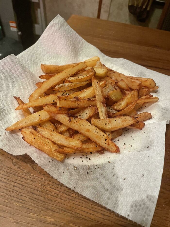 Tengo 15 años, acabo de cocinar mi primera porción de patatas fritas y estaban deliciosas