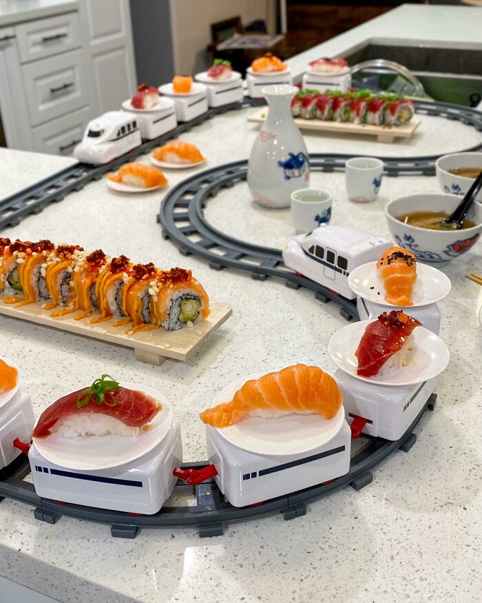 Todas las semanas hago sushi, ¡esta semana compré un tren!