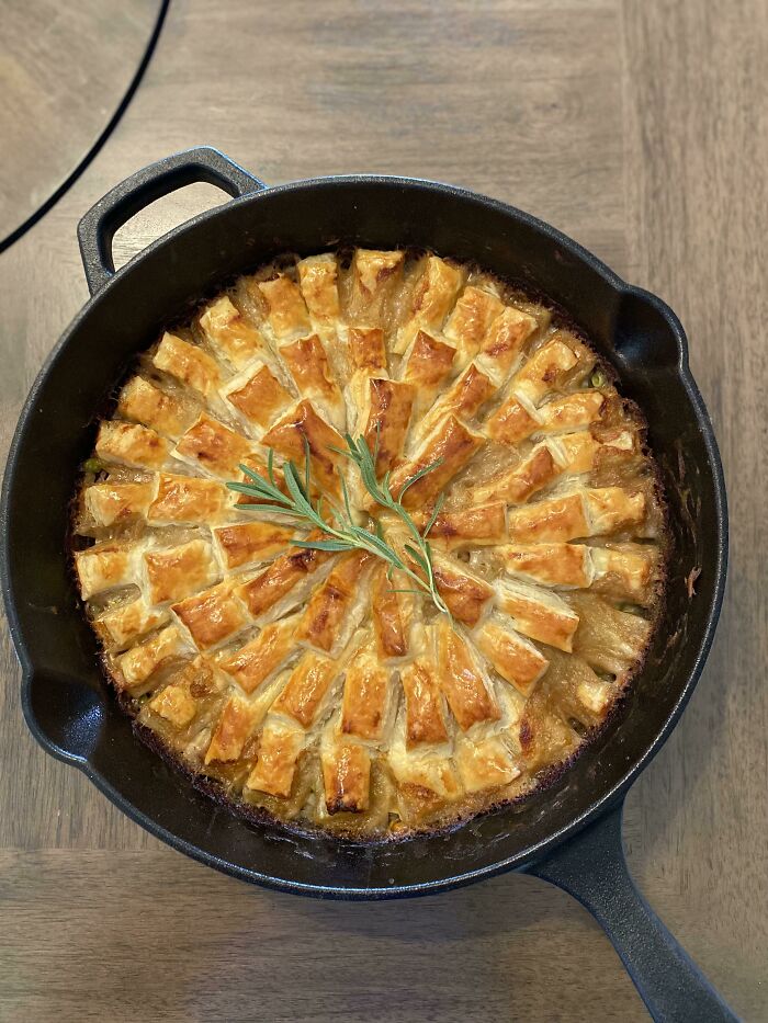 Con suerte, ¡este pastel de pollo sabrá tan bien como se ve!