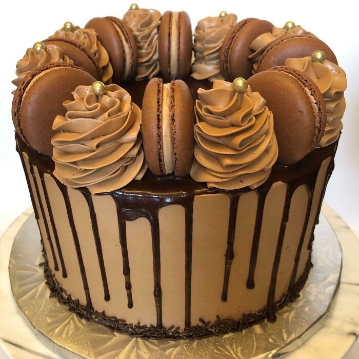 ¡Mi novia hizo un pastel de chocolate y moca!
