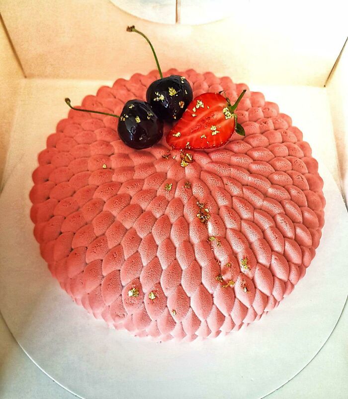 ¡Este es un pastel mixto de frutilla y cereza! ¿Qué opinan?