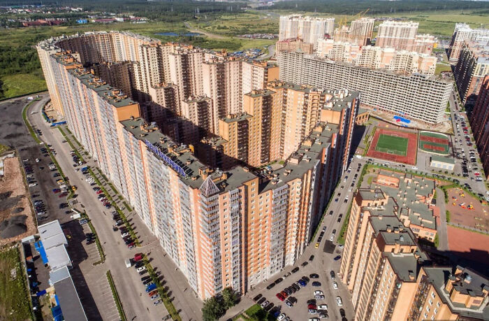 18000 personas en un solo edificio (San Petersburgo, Rusia)