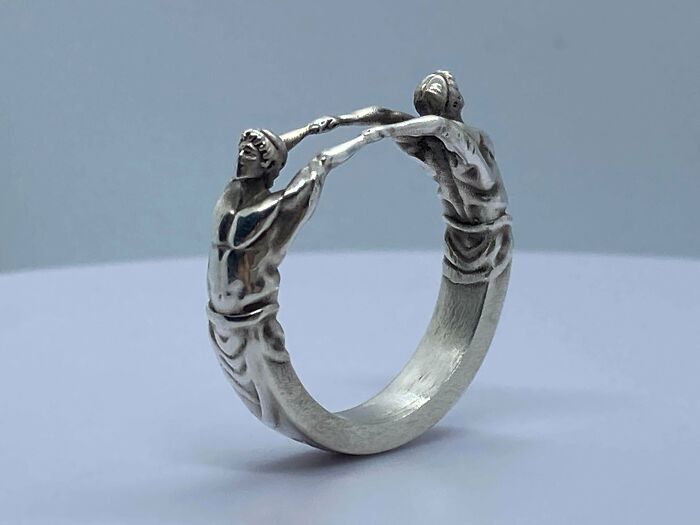 Anillo de plata "Tomados de las manos" hecho por mí