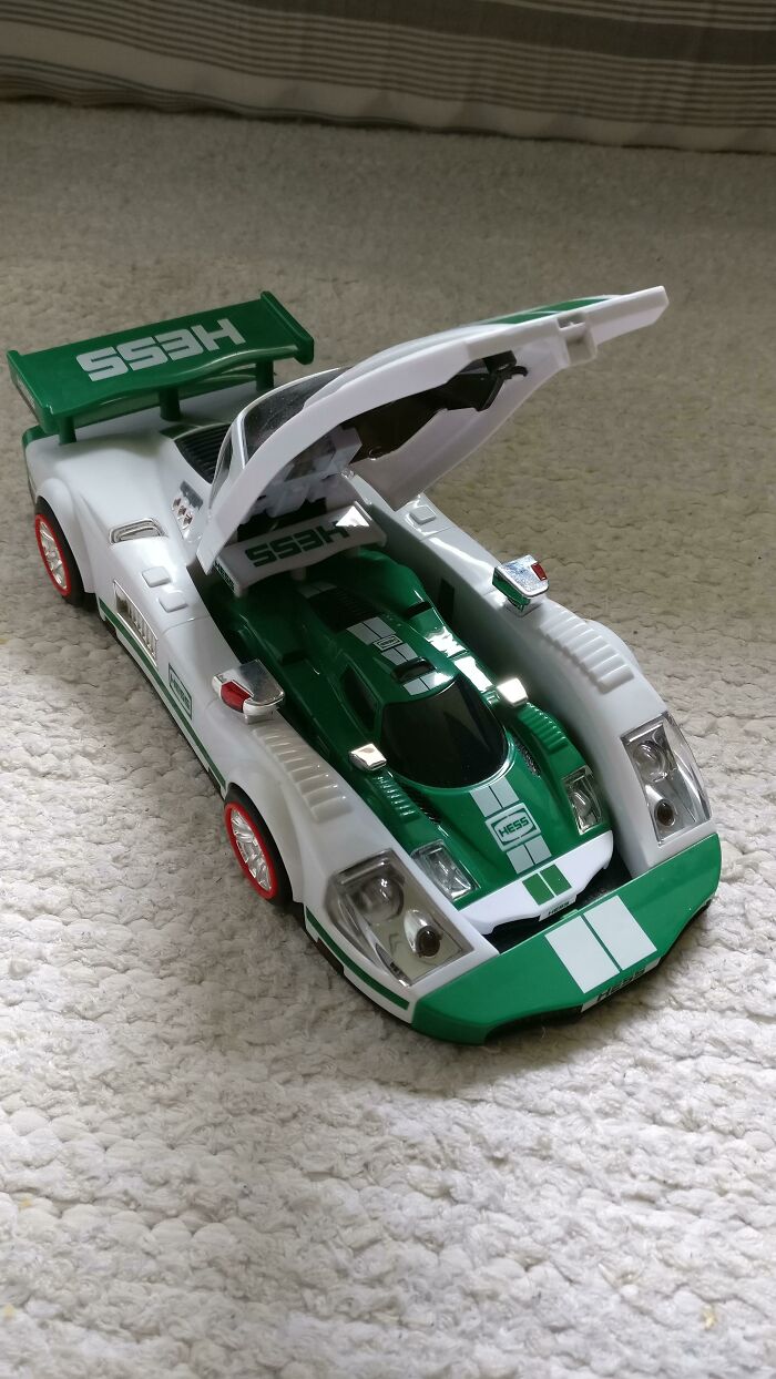 Este auto tenía un auto más pequeño dentro