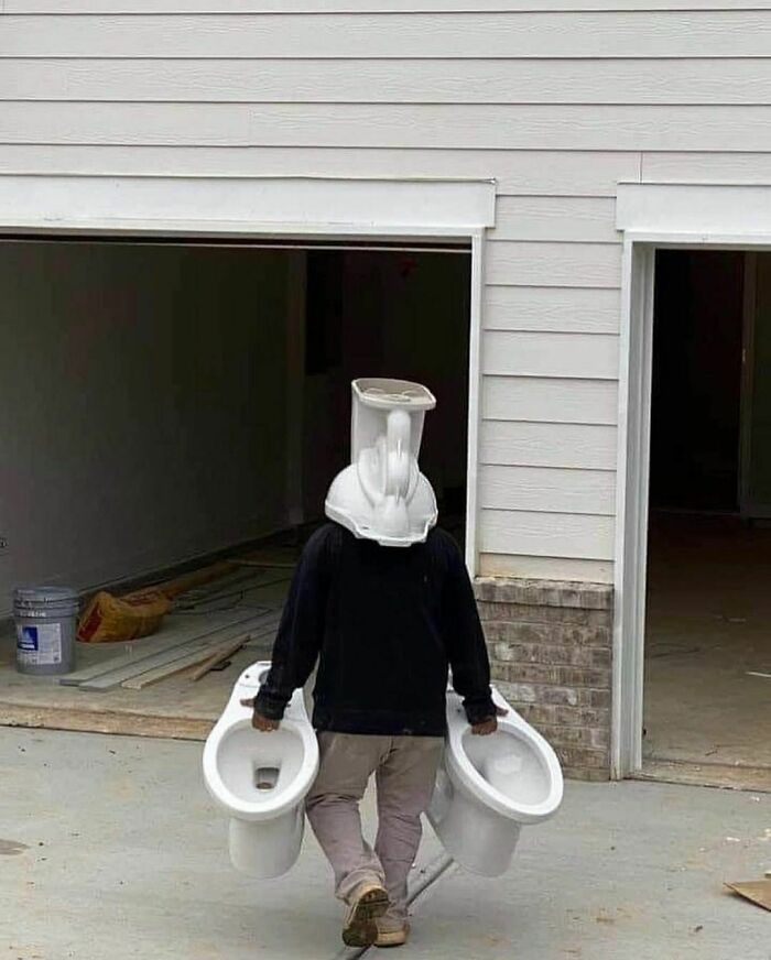 "I Want To Leave" Is Pretty Much The Weirdest Instagram Account, And Here Are 50 Pictures To Prove It (New Pics)