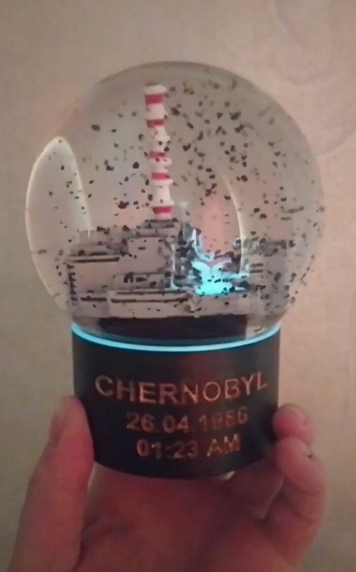 Bola de cristal con nieve de Chernóbil