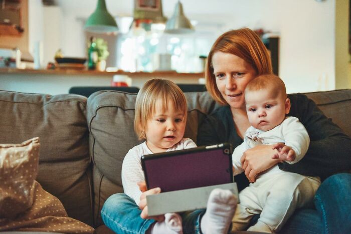 30 Cosas ridículas que los padres te inculcaron de pequeño, compartidas en este hilo