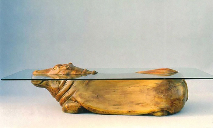 Mesa de hipopótamo parcialmente sumergido