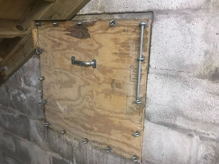 Acabo de comprar una casa. Encontré esto en el sótano. Sellado herméticamente