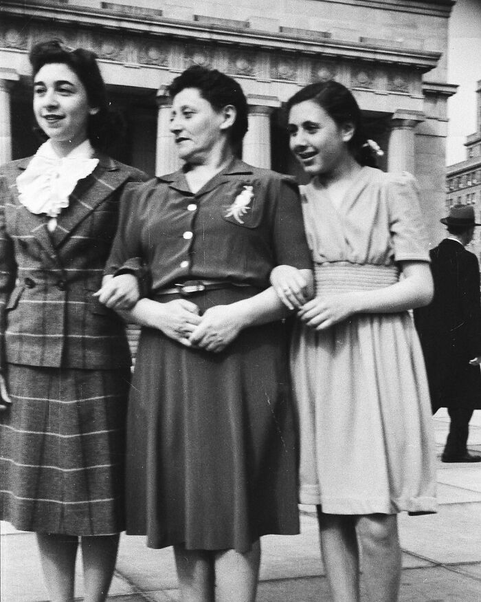 Este hombre encontró un carrete de fotos de la 2ª Guerra Mundial en una tienda de 2ª mano y compartió estas 18 fotos