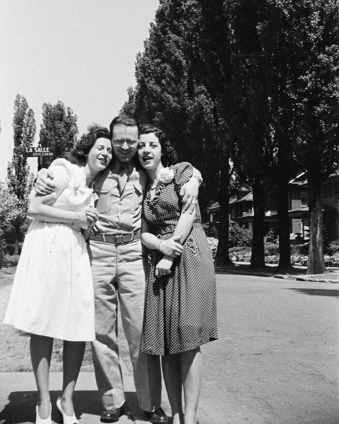 Este hombre encontró un carrete de fotos de la 2ª Guerra Mundial en una tienda de 2ª mano y compartió estas 18 fotos