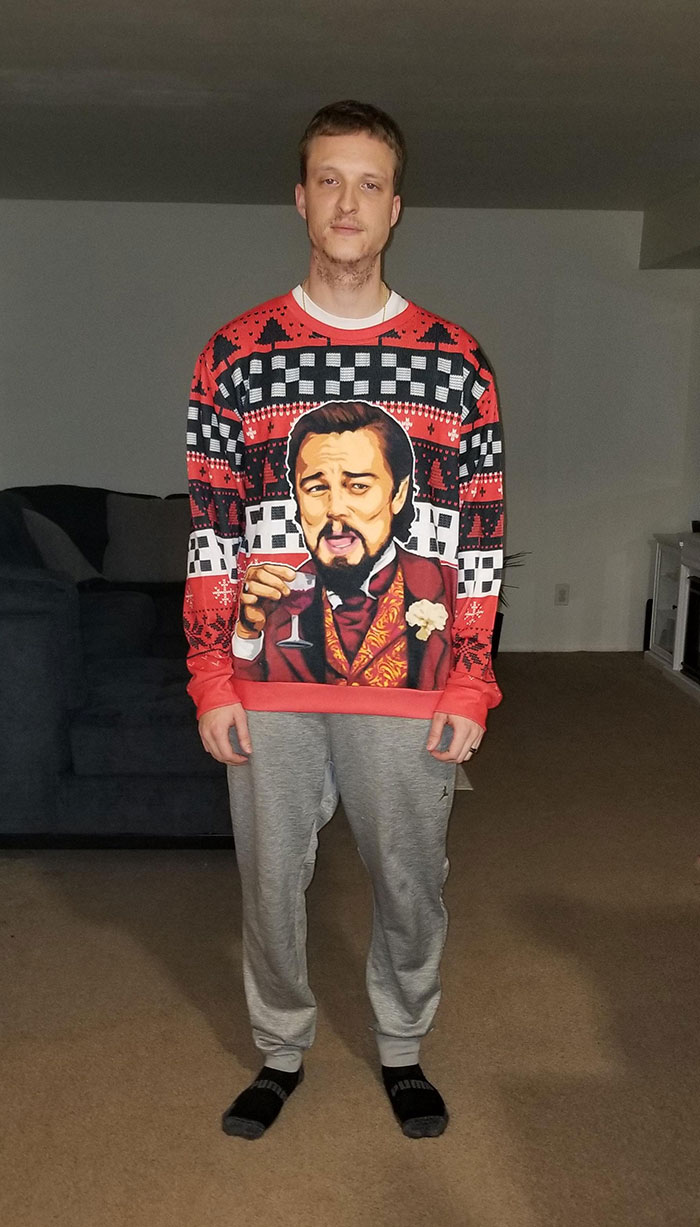 Pedí esto hace seis semanas para poder usarlo en Navidad. Llegó hoy, 9 de enero, y creo que se está burlando de mí 