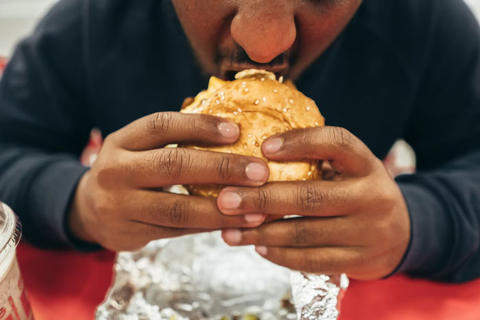 20 Reglas estúpidas que alguien intentó hacer cumplir, pero le salió el tiro por la culata