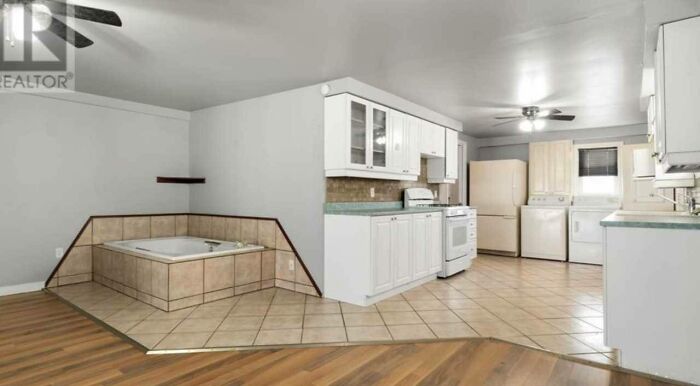 This Instagram Account Collects Terrible Real Estate Pics, And Here's 40 Of The Worst Ones (New Pics)
