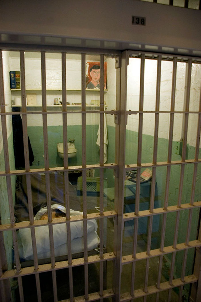 Exconvictos y sus seres queridos comparten 15 cosas que tuvieron que aprender por su cuenta sobre estar en la cárcel