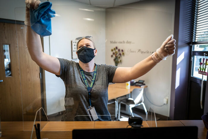 Puede que la COVID sea la principal razón por la que la gente comenzó a usar mascarillas, pero los usuarios de este grupo descubrieron otras 25 ventajas de utilizarlas