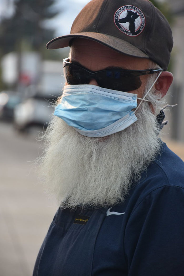 Puede que la COVID sea la principal razón por la que la gente comenzó a usar mascarillas, pero los usuarios de este grupo descubrieron otras 25 ventajas de utilizarlas